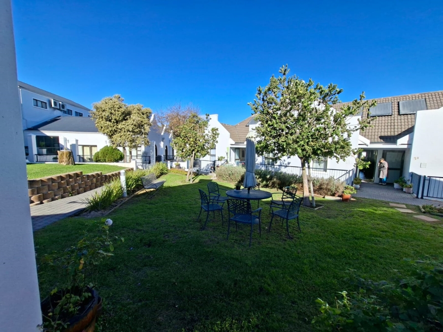 To Let 1 Bedroom Property for Rent in Zevenwacht Retirement Village Western Cape